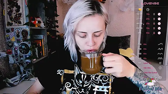 NaniMoore online show from 12, 10, 2025