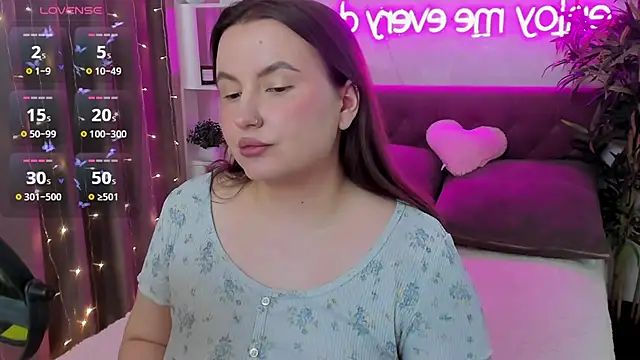 Snapshot of FeralPeach chatting on 30, 4, 2026 FeralPeach online show from 30, 4, 2026
