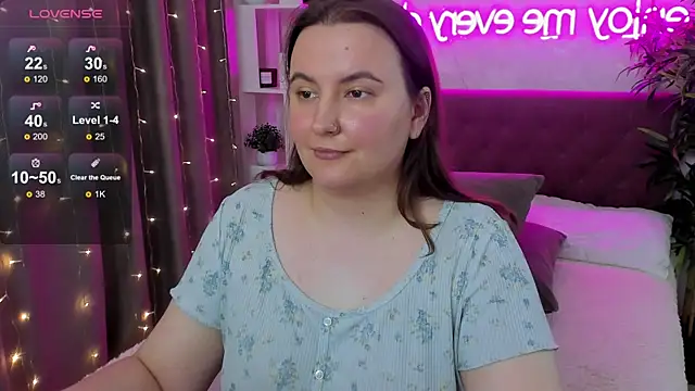 Snapshot of FeralPeach chatting on 12, 5, 2026 FeralPeach online show from 12, 5, 2026
