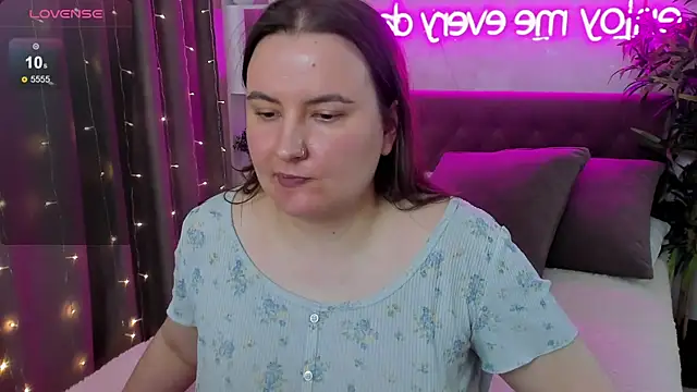 Snapshot of FeralPeach chatting on 28, 5, 2026 FeralPeach online show from 28, 5, 2026