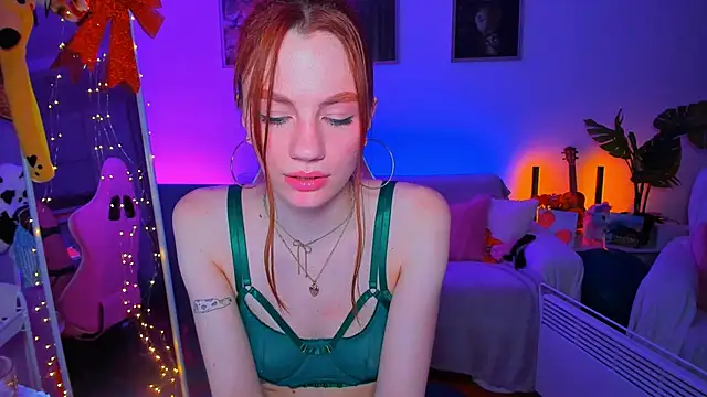 Alyssa Smitt online show from 19, 2, 2025