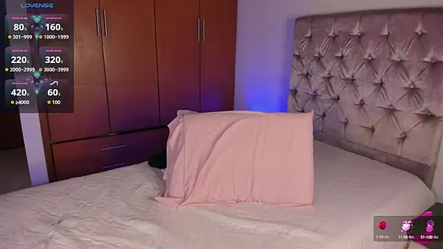 Snapshot of AlannaLove__ chatting on 9, 9, 2025 AlannaLove   online show from 9, 9, 2025