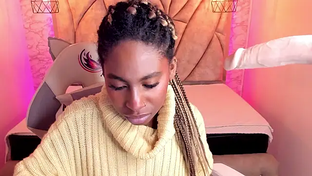 Queen perla  online show from 23, 2, 2025