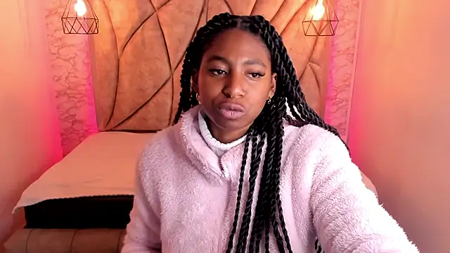 Queen perla  online show from 5, 3, 2025