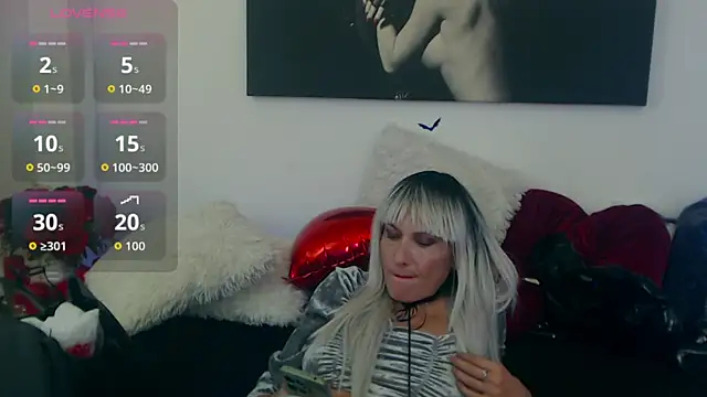 EvelynQueenn online show from 17, 10, 2025