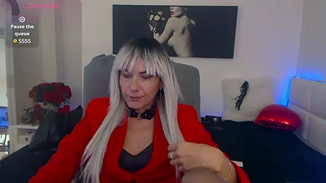 EvelynQueenn online show from 22, 10, 2025