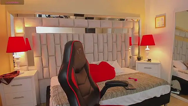 mariiahneedles online show from 18, 2, 2025