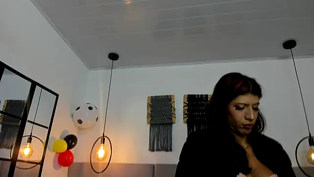 Snapshot of Sweet_camille chatting on 6, 7, 2026 Sweet camille online show from 6, 7, 2026