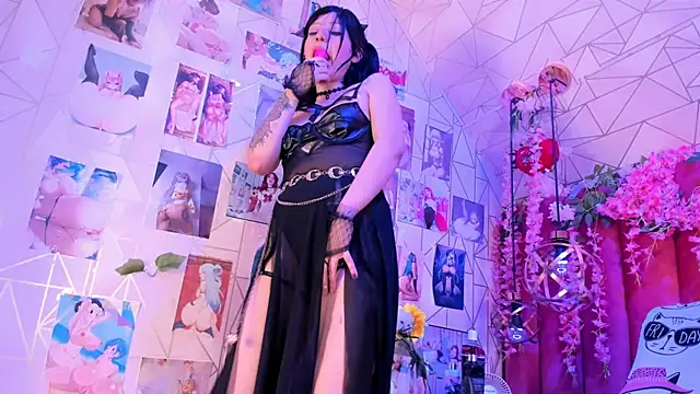 Snapshot of Alicebenett chatting on 7, 10, 2025 Alicebenett online show from 7, 10, 2025