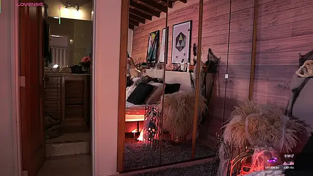 Snapshot of IzzyWild chatting on 31, 10, 2025 IzzyWild online show from 31, 10, 2025