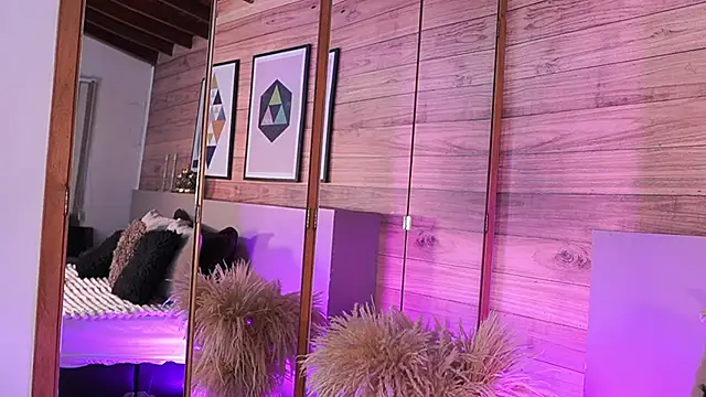 Snapshot of IzzyWild chatting on 19, 11, 2025 IzzyWild online show from 19, 11, 2025