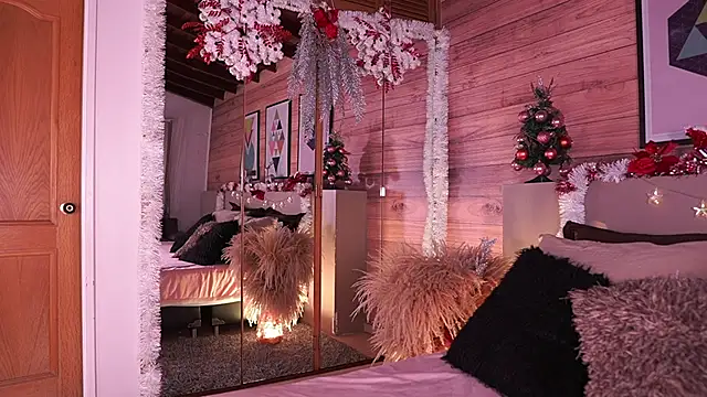 Snapshot of IzzyWild chatting on 16, 12, 2025 IzzyWild online show from 16, 12, 2025