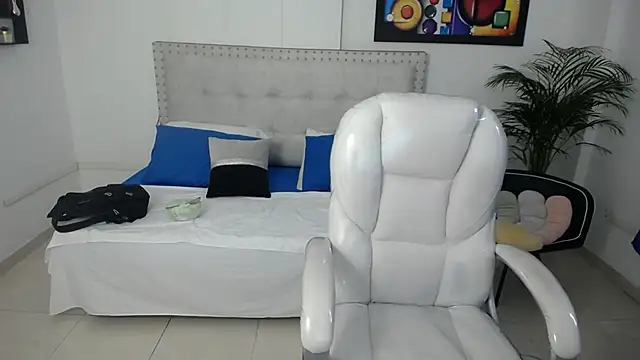 Chiqui milk  online show from 5, 2, 2025