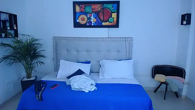 Chiqui milk  online show from 13, 2, 2025