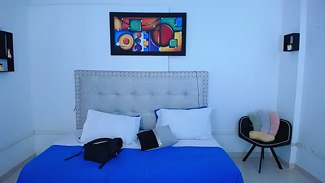 Chiqui milk  online show from 15, 2, 2025