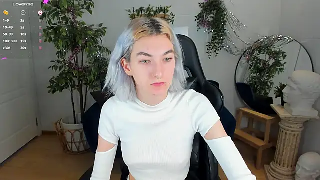 Mia Cheers online show from 8, 12, 2024