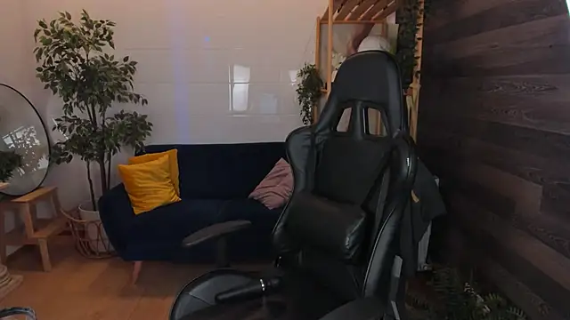 Mia Cheers online show from 8, 3, 2025