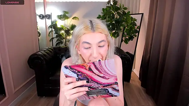 Mia Cheers online show from 22, 3, 2025