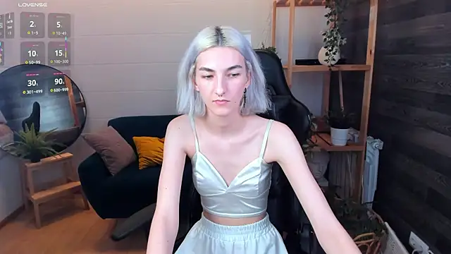 Mia Cheers online show from 8, 9, 2025