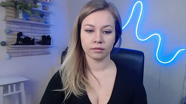 holly xglam online show from 3, 1, 2025