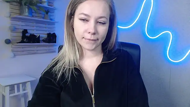 holly xglam online show from 8, 1, 2025