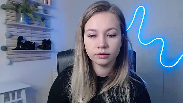 holly xglam online show from 9, 1, 2025