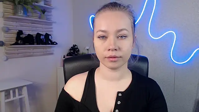 holly xglam online show from 20, 2, 2025