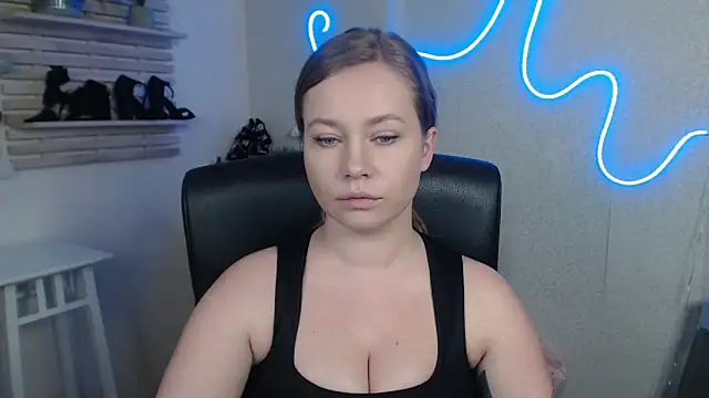 holly xglam online show from 27, 2, 2025