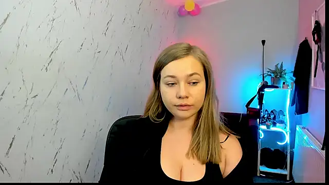 holly xglam online show from 24, 2, 2026