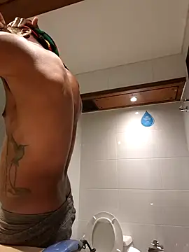 calientoboy online show from 22, 3, 2025