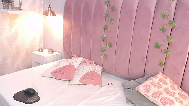 LeenaBrown online show from 21, 2, 2025