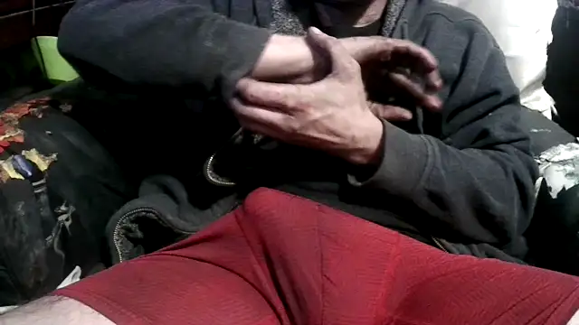 Snapshot of robeaulieu02 chatting on 1, 1, 2025 robeaulieu02 online show from 1, 1, 2025