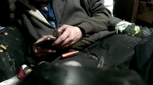 Snapshot of robeaulieu02 chatting on 4, 1, 2025 robeaulieu02 online show from 4, 1, 2025