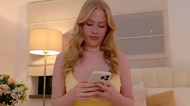 Snapshot of JuliaJaee chatting on 7, 6, 2026 JuliaJaee online show from 7, 6, 2026
