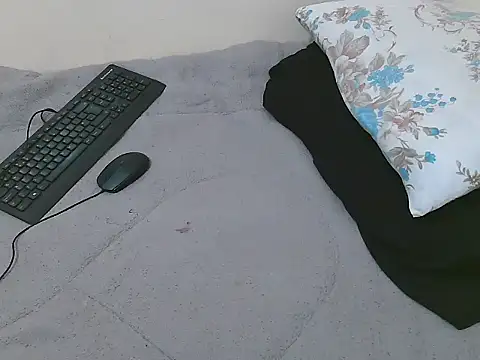 lella-0 online show from 17, 2, 2025