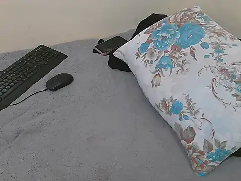 lella-0 online show from 18, 2, 2025