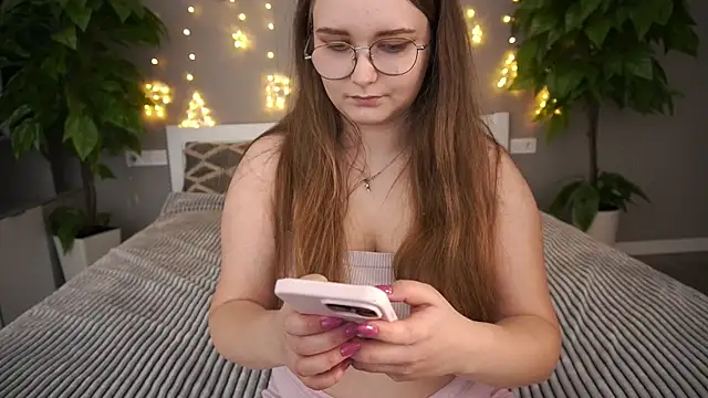 MagicPeachh  online show from 30, 12, 2024