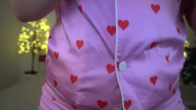 MagicPeachh  online show from 10, 1, 2025