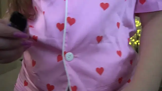 MagicPeachh  online show from 10, 1, 2025