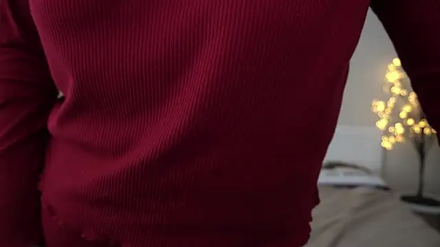 MagicPeachh  online show from 13, 1, 2025