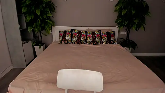 MagicPeachh  online show from 26, 9, 2025