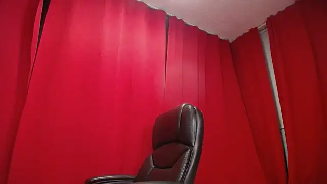 Snapshot of LaraFire chatting on 26, 9, 2025 LaraFire online show from 26, 9, 2025