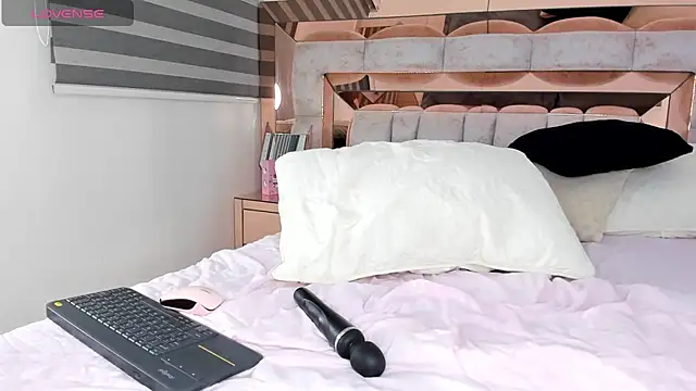 CamiiLovers online show from 4, 2, 2025