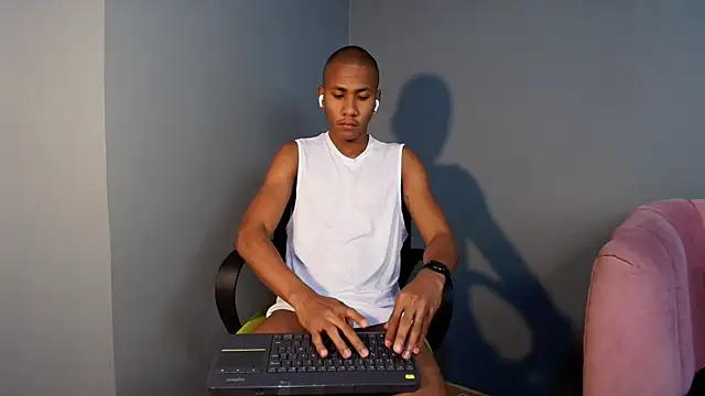 Snapshot of Ethan_Fox11 chatting on 19, 2, 2025 Ethan Fox11 online show from 19, 2, 2025