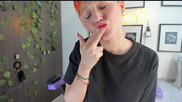 Snapshot of Annie_Velas_ chatting on 14, 7, 2026 Annie Velas online show from 14, 7, 2026