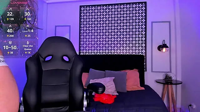 Chloe fischer  online show from 21, 3, 2025