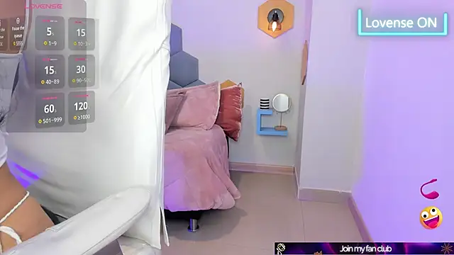 Chloe fischer  online show from 22, 10, 2025