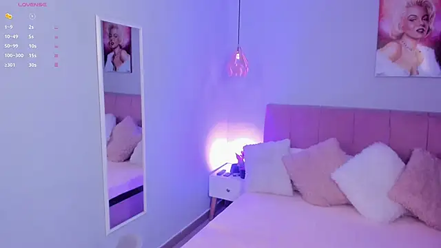 sophie alice  online show from 24, 10, 2025