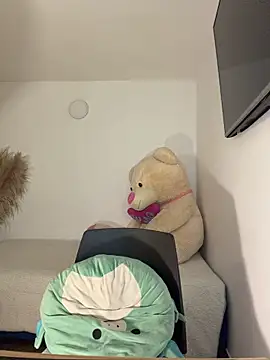 Kimm khalifa online show from 10, 4, 2026