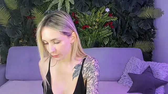 Horny Blond online show from 8, 11, 2025